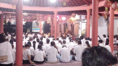 Persembahyangan Waisak di Gianyar Berlangsung hingga Dini Hari, Ini Prosesinya